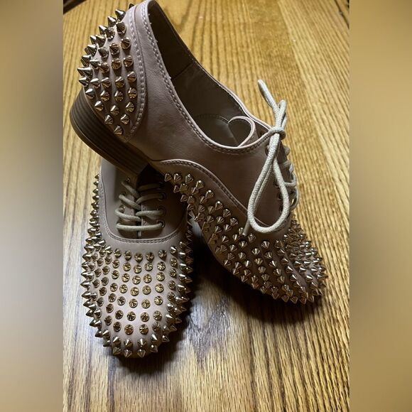 EUC Spiked Saddle Shoe Nude Gold 7M - Picture 4 of 8